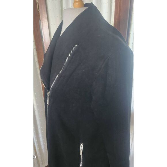 O27 Radzoli unique black faux suede zip-up poncho with asymmetric sharkbite hem - Picture 5 of 15